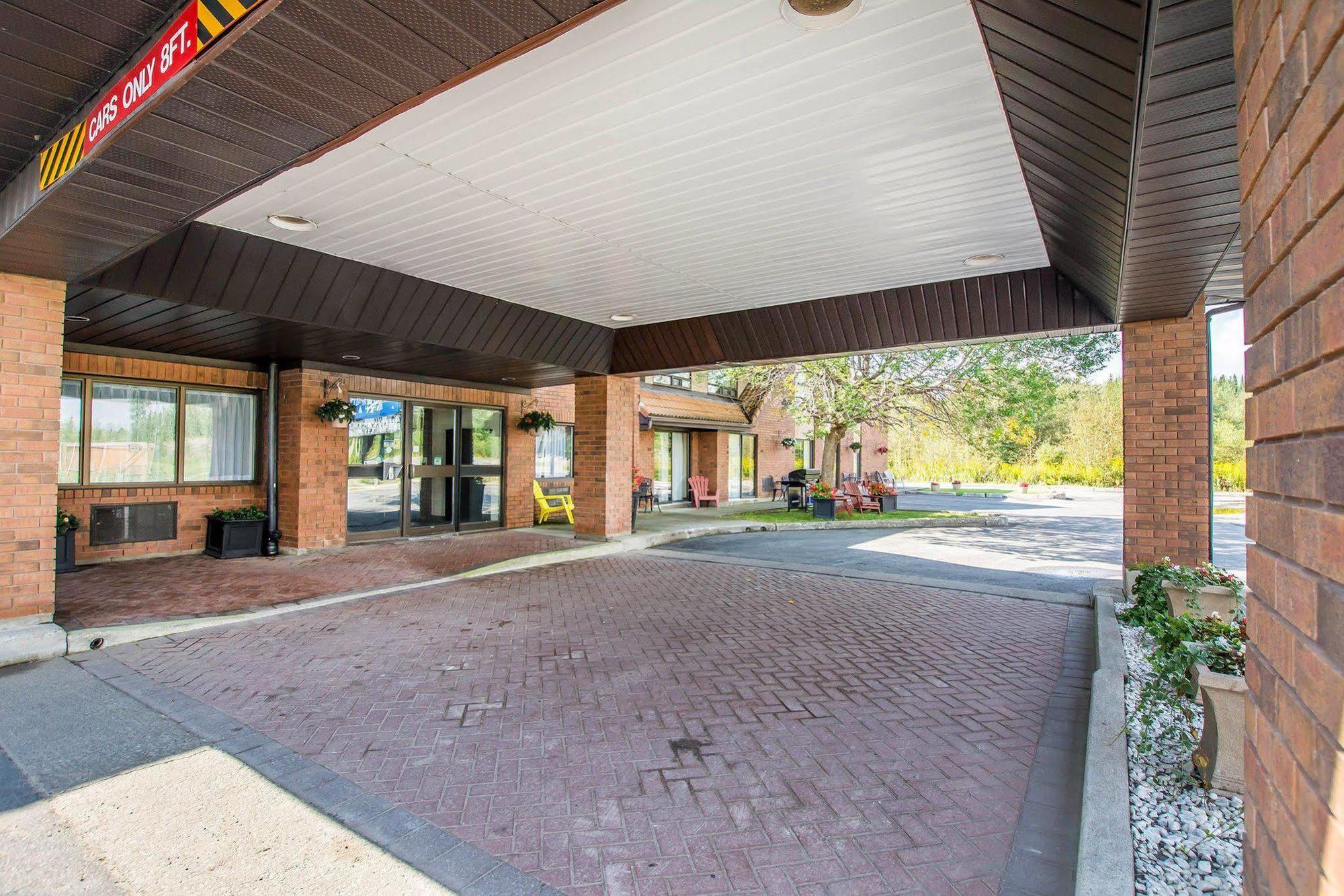 Comfort Inn Kirkland Lake Экстерьер фото